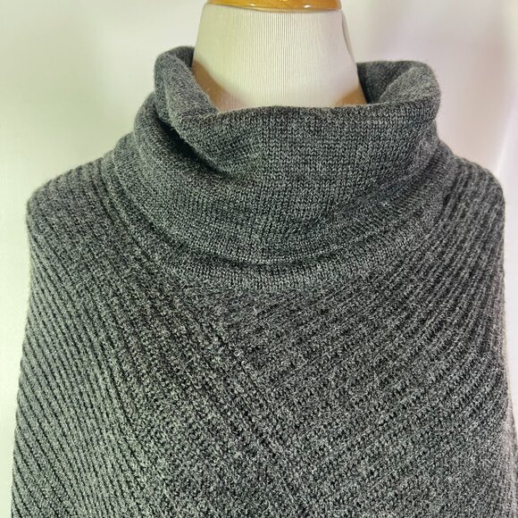 Soft Surroundings One Size Ribbed Knit Poncho Grey Open Sides - Picture 3 of 8